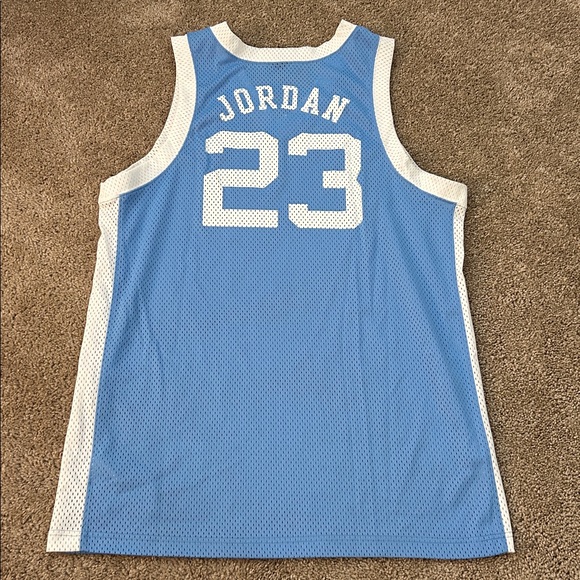 Jordan UNC Tar Heels VINTAGE Y2K Mens L Carolina Blue #23 Basketball Jersey - Picture 4 of 10